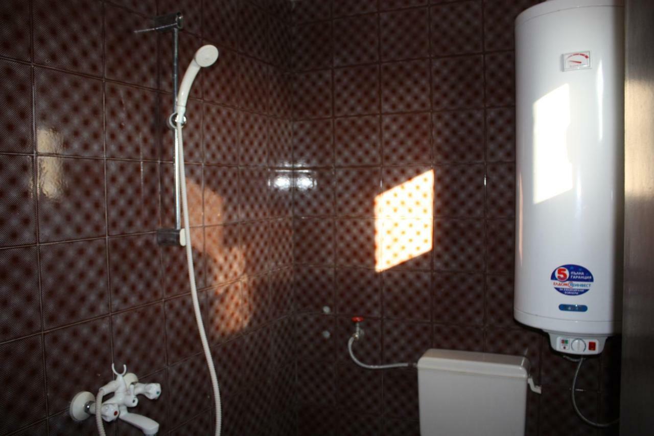 ホテル The Red House Kosharitsa エクステリア 写真